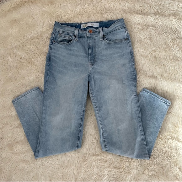 Signature Levi Strauss Gold Light Wash Mom Jeans Size 26 - Picture 1 of 12